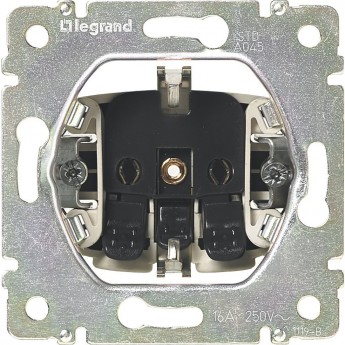 Силовая розетка LEGRAND Valena 2К+3 с защитными шторками автоматические клеммы 10/16 А 230/250 В белый